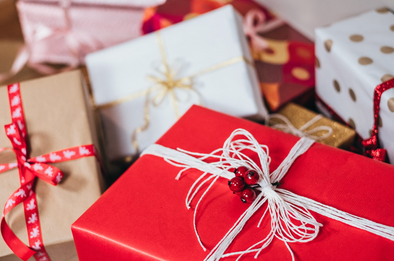 10 Holiday Gifting Tips for Staying Organized & Chill This Year
