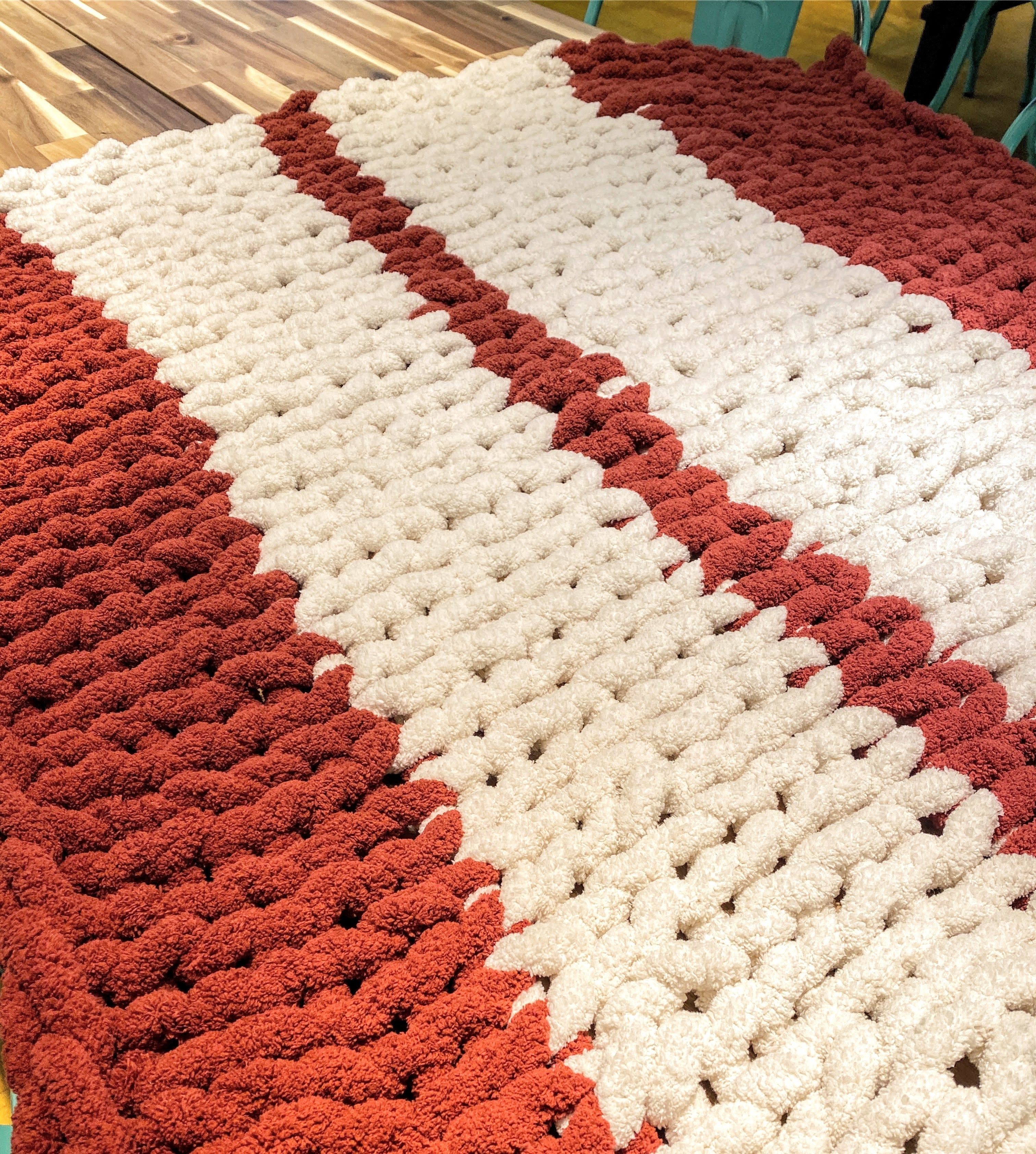 How To Make Your Own Chunky Knit Blanket To Cozy Up Your Day