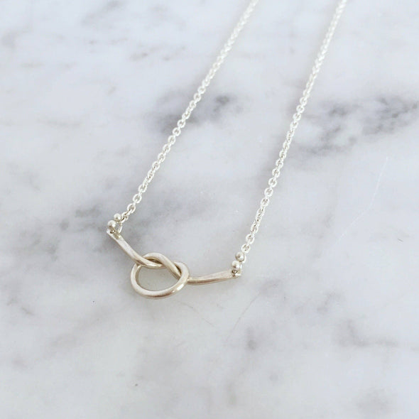 Loveknot Necklace: All silver
